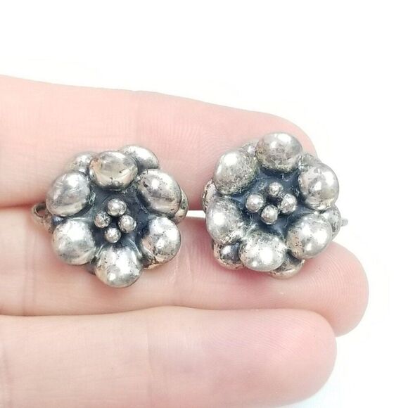 Vintage Jay Kel Sterling Silver Flower Clip On Screw Back Earrings, Signed - Picture 8 of 9